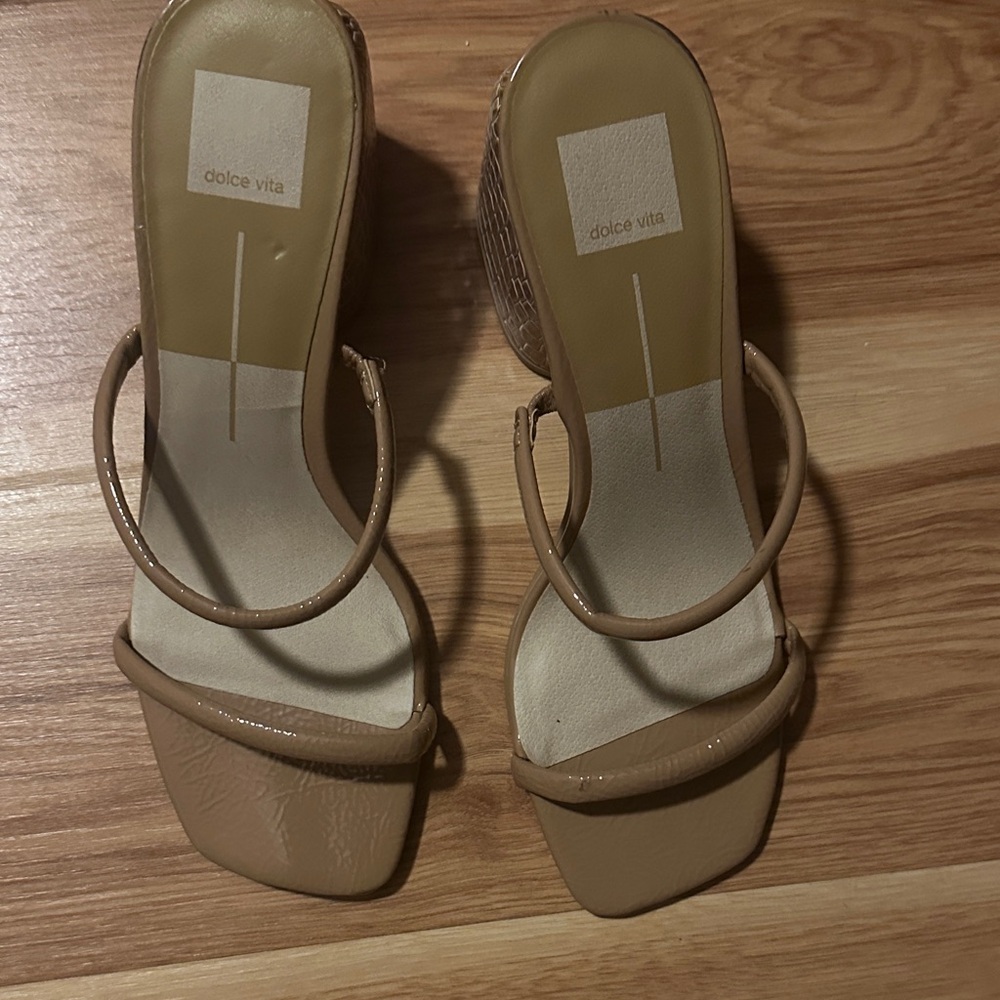 Dolce Vita Tan Sandals